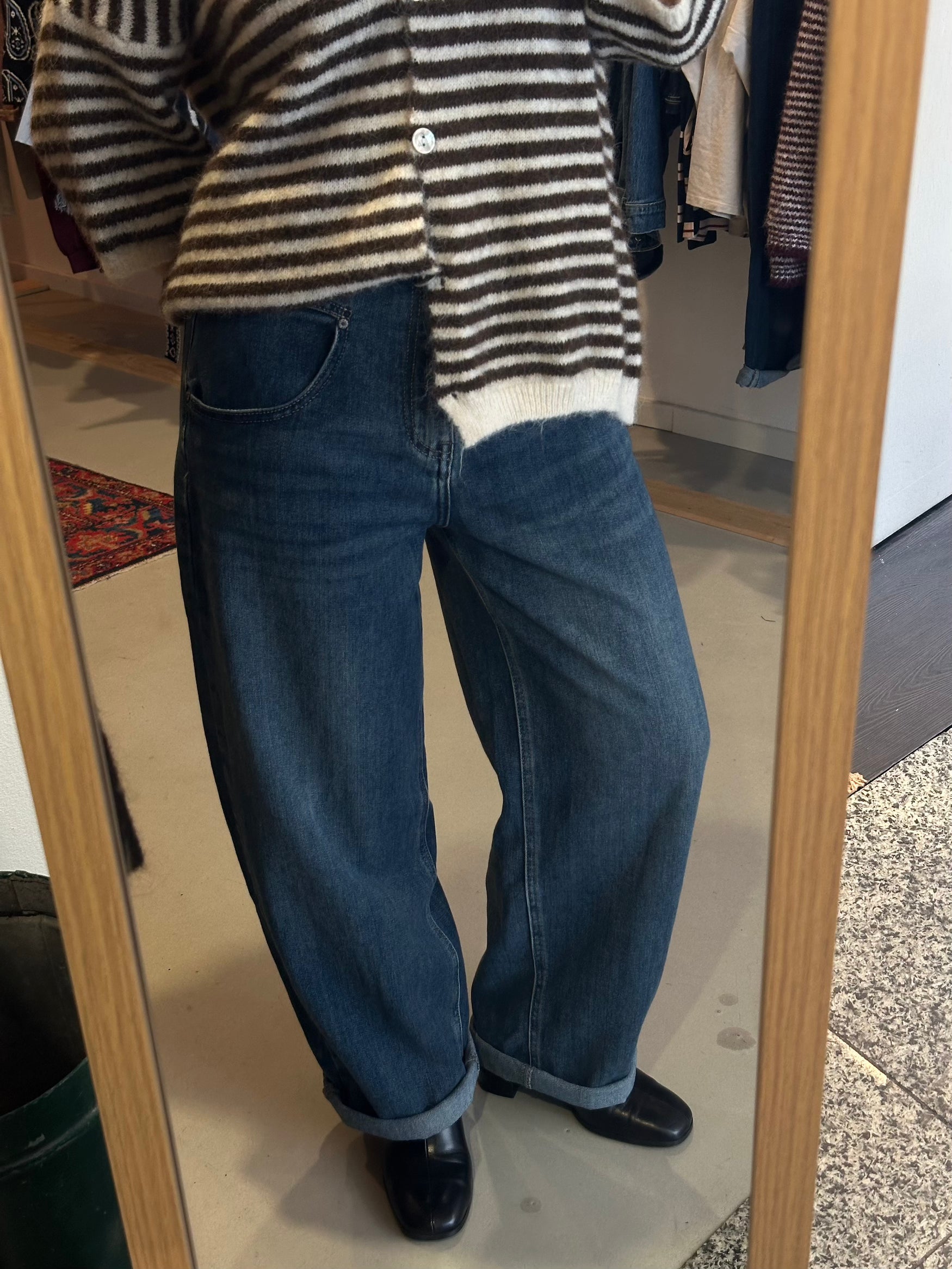 Straight barrel Jeans